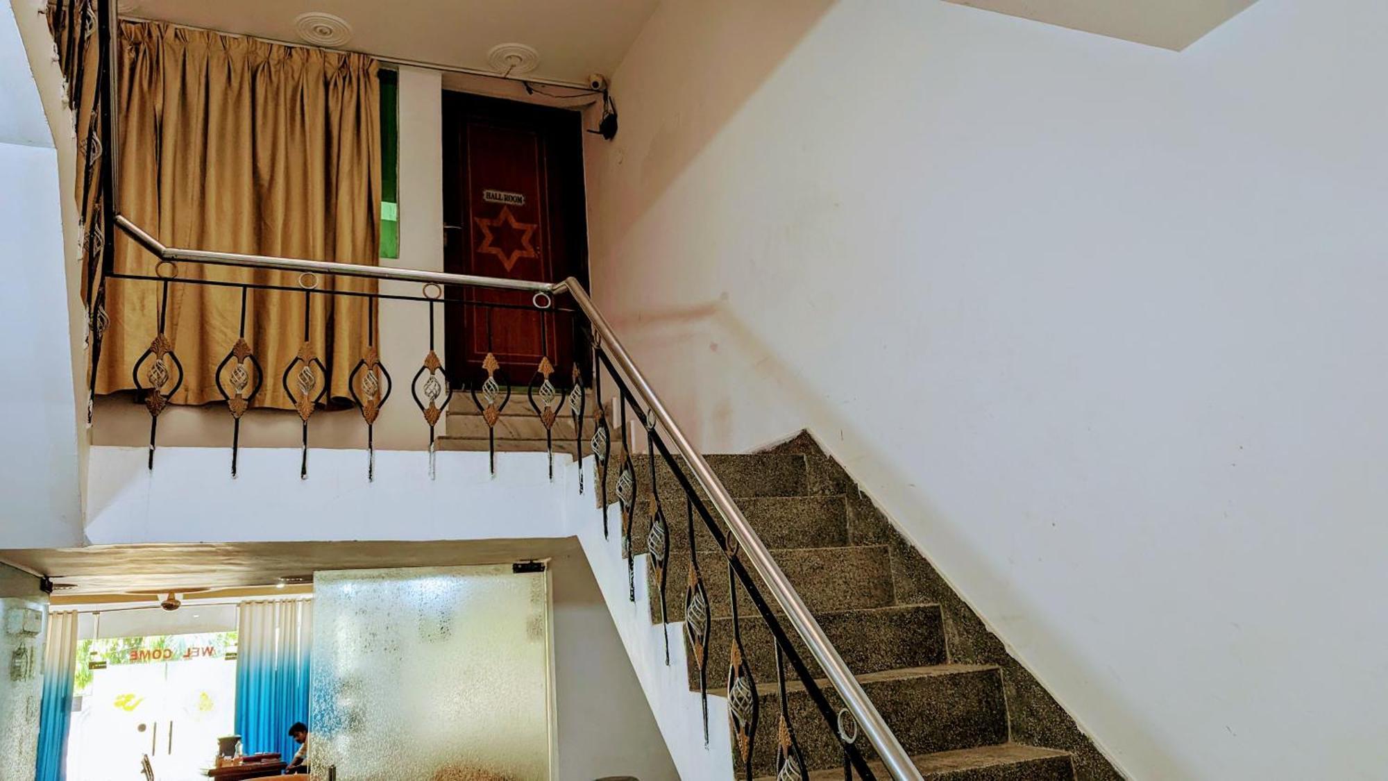Hotel Lecston @Yashobhoomi Dwarka Sector - 25 Metro Station Delhi  Luaran gambar