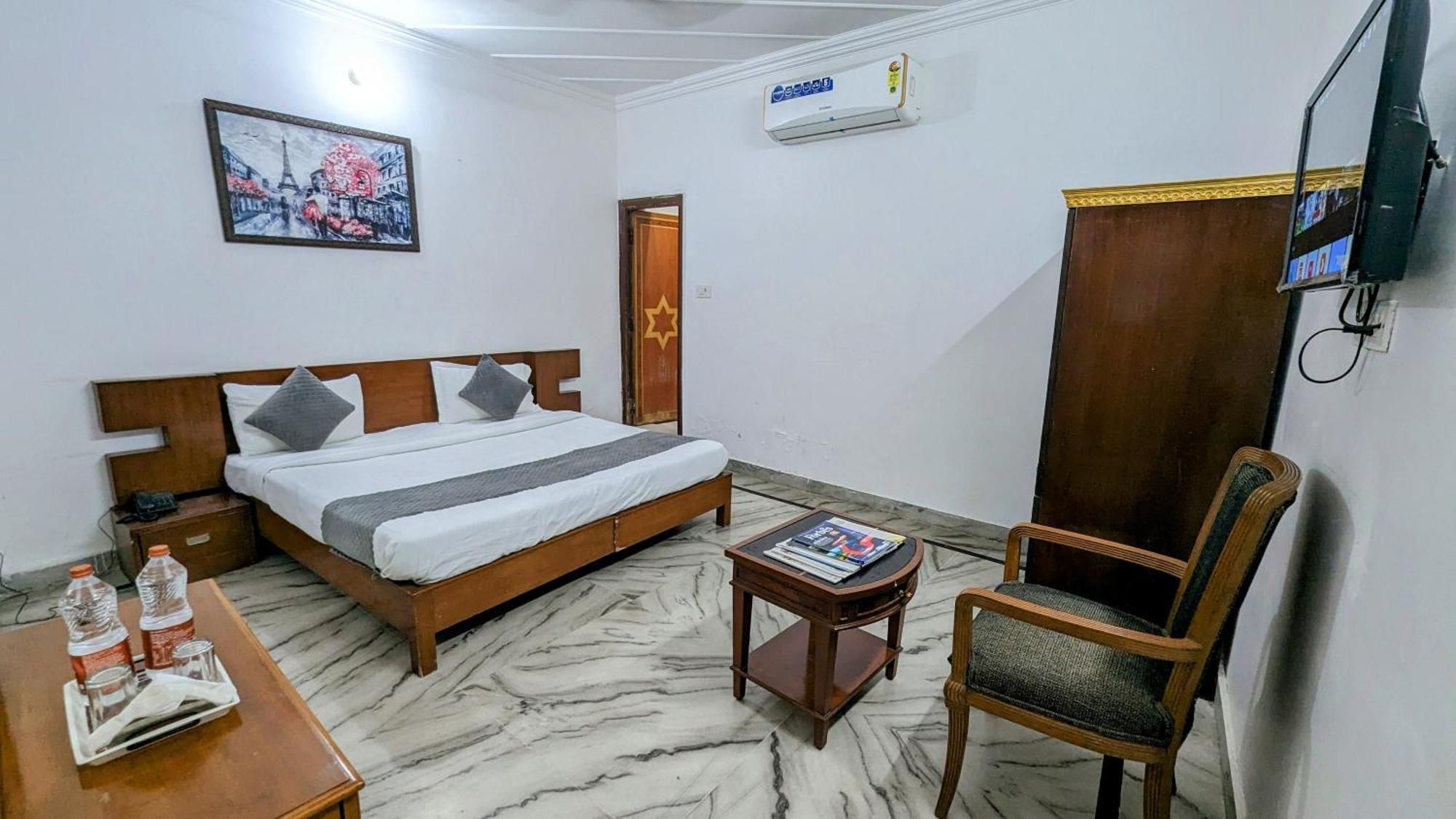 Hotel Lecston @Yashobhoomi Dwarka Sector - 25 Metro Station Delhi  Luaran gambar