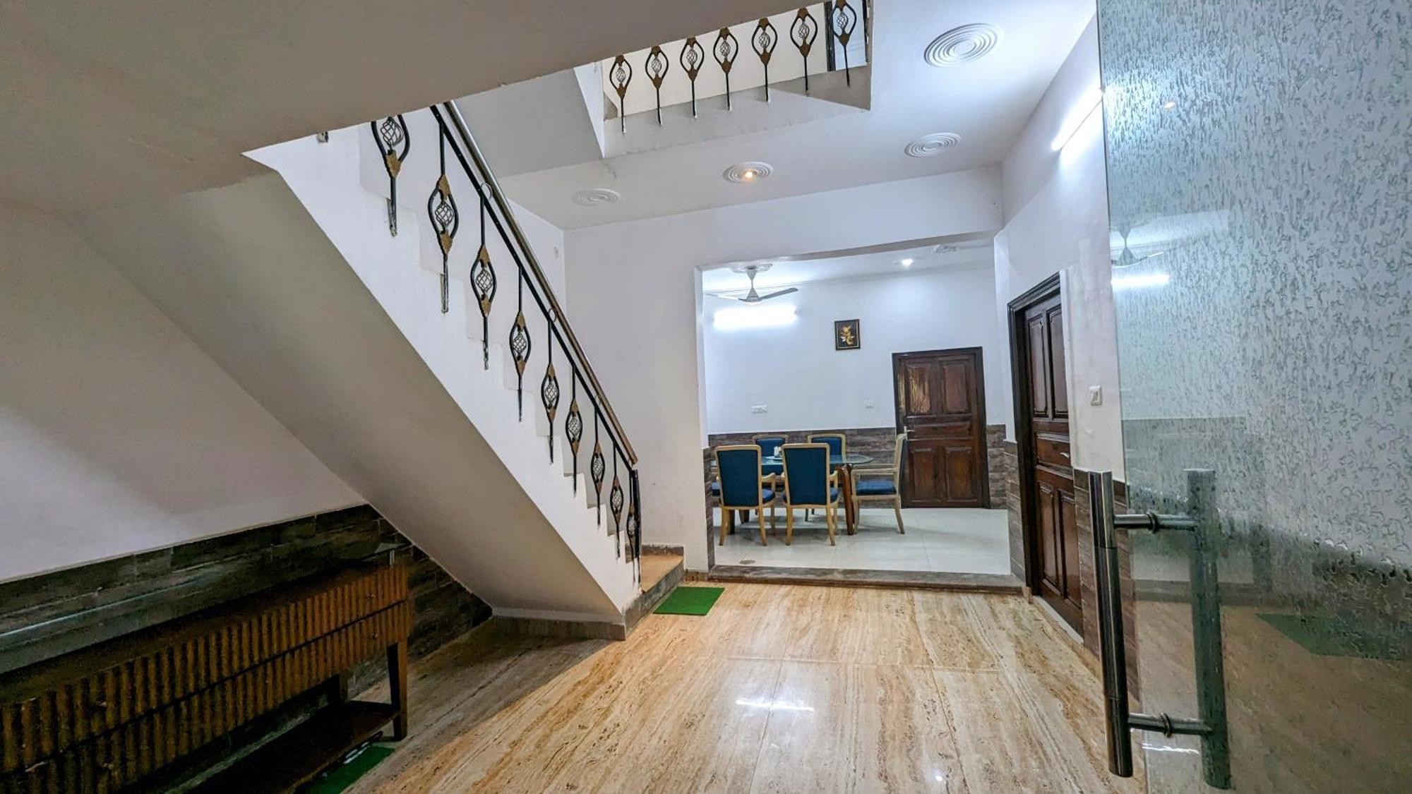 Hotel Lecston @Yashobhoomi Dwarka Sector - 25 Metro Station Delhi  Luaran gambar