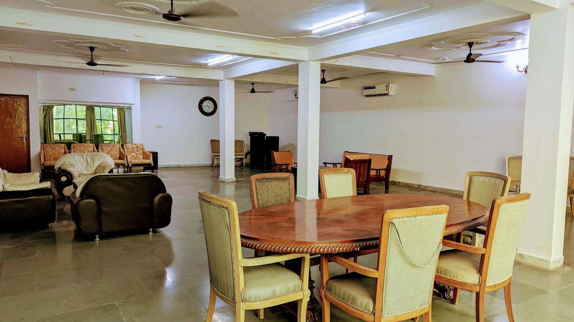 Hotel Lecston @Yashobhoomi Dwarka Sector - 25 Metro Station Delhi  Luaran gambar