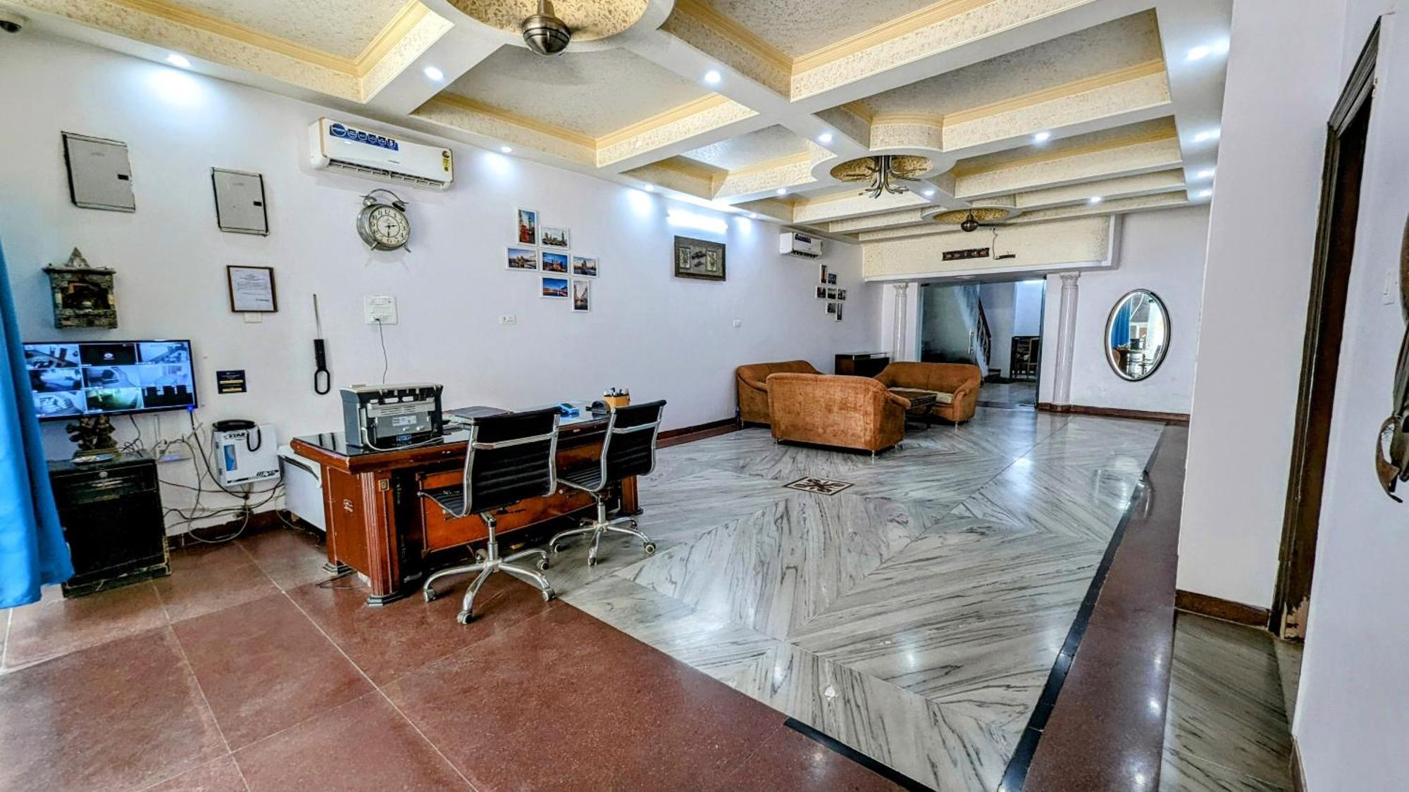 Hotel Lecston @Yashobhoomi Dwarka Sector - 25 Metro Station Delhi  Luaran gambar