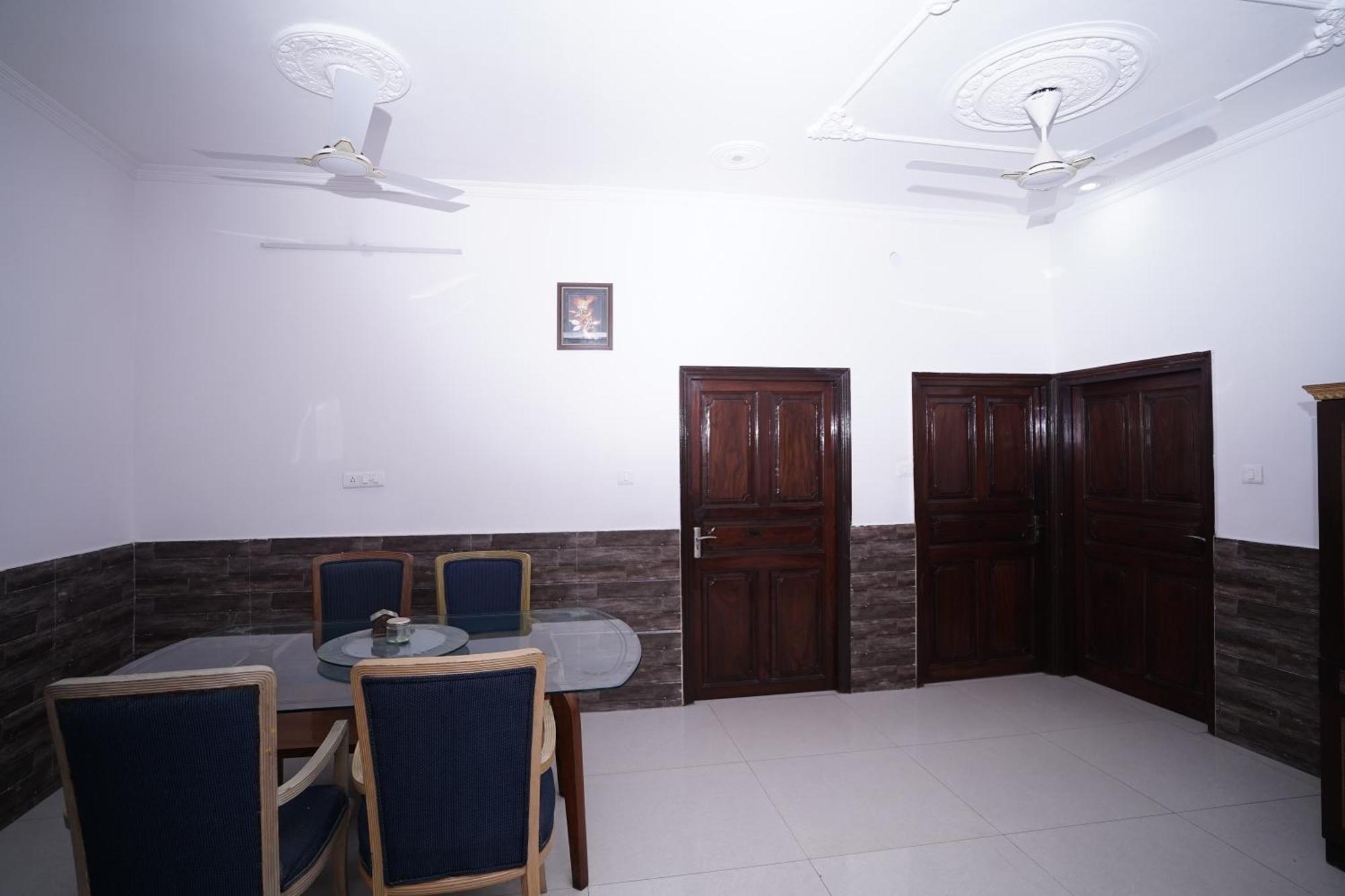 Hotel Lecston @Yashobhoomi Dwarka Sector - 25 Metro Station Delhi  Luaran gambar