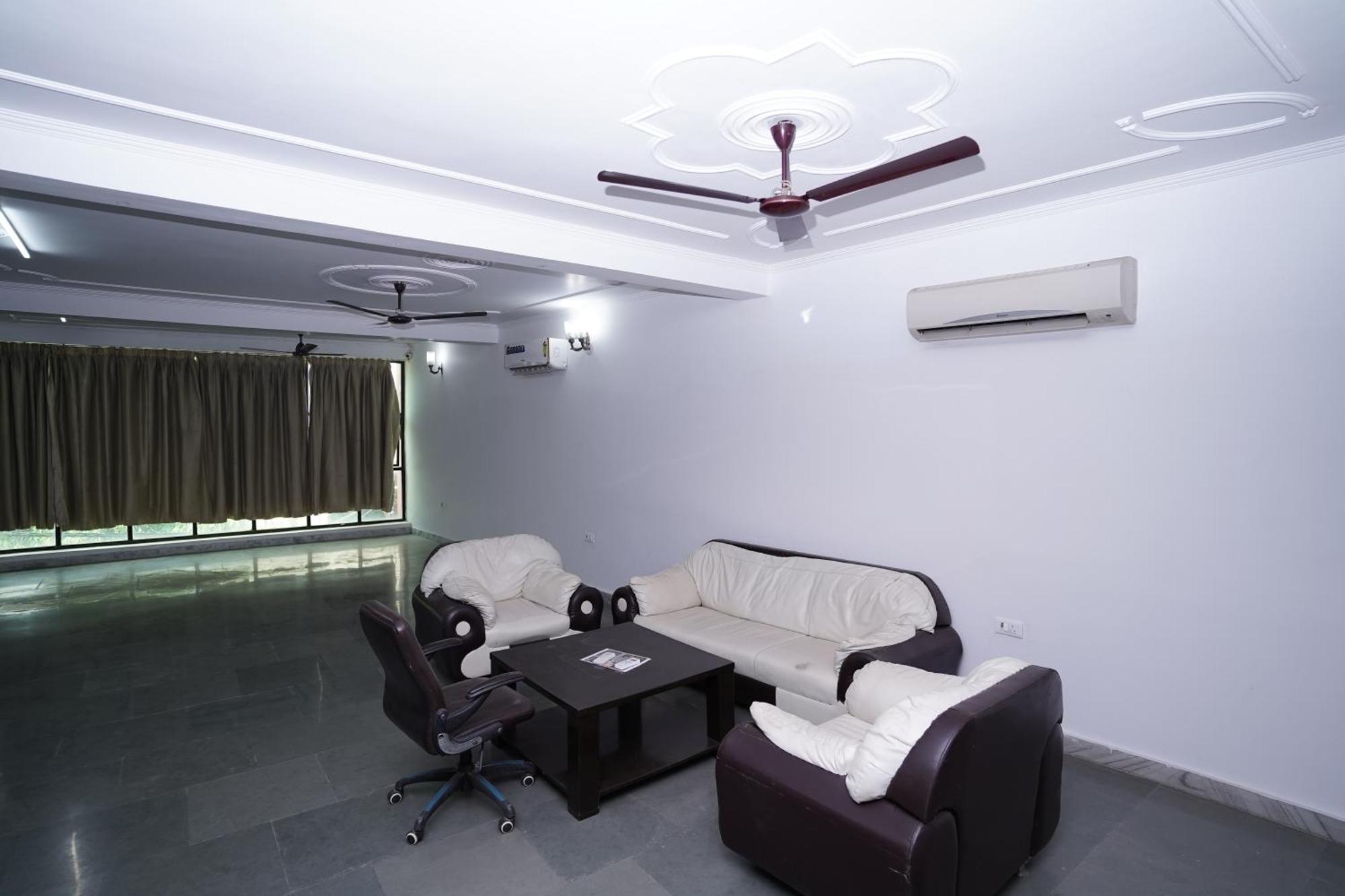 Hotel Lecston @Yashobhoomi Dwarka Sector - 25 Metro Station Delhi  Luaran gambar