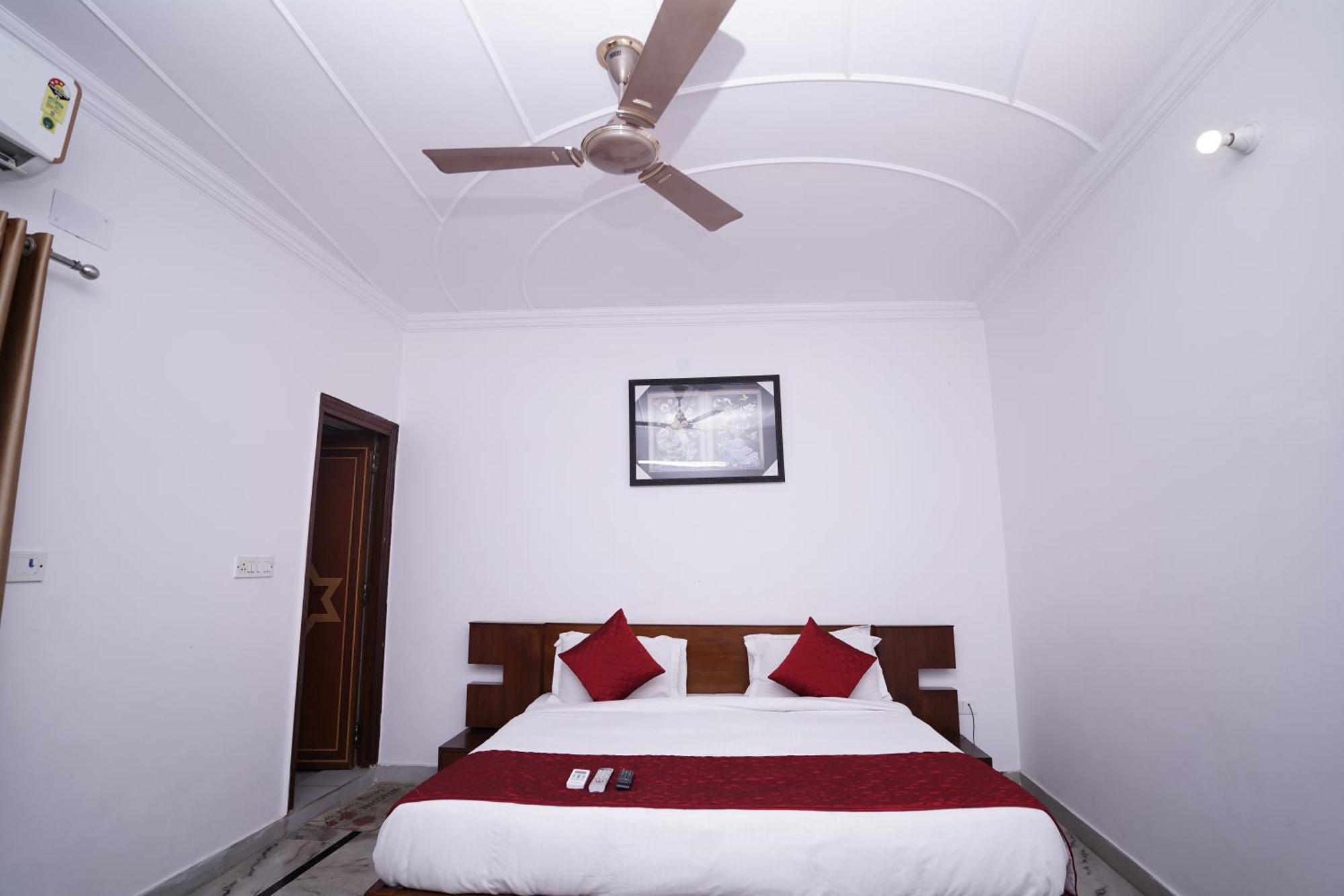 Hotel Lecston @Yashobhoomi Dwarka Sector - 25 Metro Station Delhi  Luaran gambar